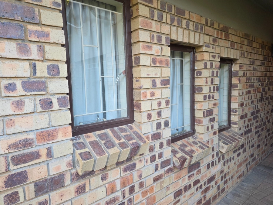 4 Bedroom Property for Sale in Heuwelsig Free State